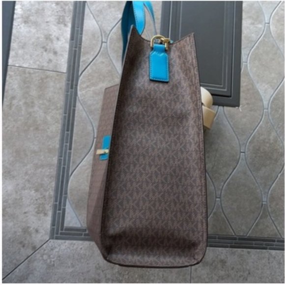 Michael Kors Kenly Large Tote - Picture 4 of 16